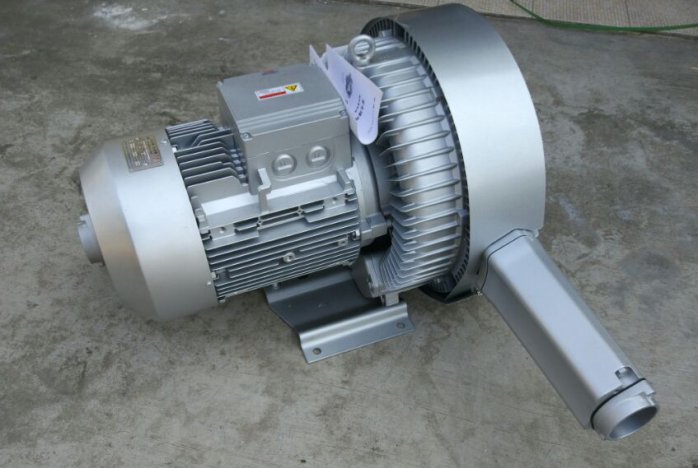 真空上料機用的羅茨風機的優(yōu)缺點